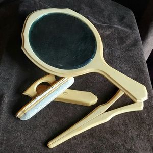 Pyralin du Barry 3-piece vanity set.